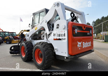 Vilnius, Litauen - 25. April: Bobcat heavy duty equipment Fahrzeug und Logo am 25. April 2019 in Vilnius, Litauen. Bobcat Company ist ein US-amerikanischer-base Stockfoto