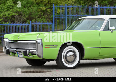 Vilnius, Litauen - 10. Mai: Oldtimer 1973 Chrysler Imperial LeBaron am 10 Mai, 2019 in Vilnius, Litauen Stockfoto