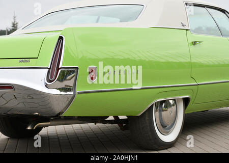 Vilnius, Litauen - 10. Mai: Oldtimer 1973 Chrysler Imperial LeBaron am 10 Mai, 2019 in Vilnius, Litauen Stockfoto