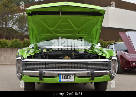 Vilnius, Litauen - 10. Mai: Oldtimer 1973 Chrysler Imperial LeBaron am 10 Mai, 2019 in Vilnius, Litauen Stockfoto