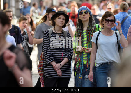 Vilnius, Litauen - 18. Mai: Nicht identifizierte Personen in der Altstadt von Vilnius am 18. Mai 2019 in Vilnius, Litauen. Vilnius ist die Hauptstadt Litauens und seiner Stockfoto