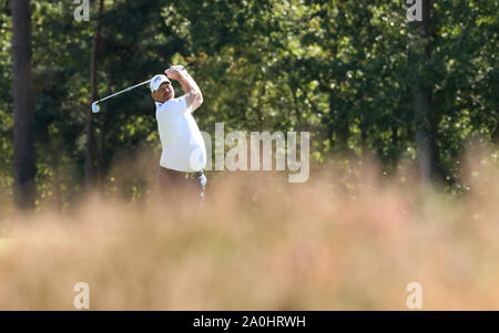 Dänemarks Thomas Bjorn in Aktion auf Loch 9 bei Tag zwei der BMW PGA Championship in Wentworth Golf Club, Surrey. Stockfoto