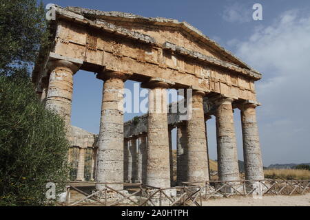 Calatafimi Segesta, Italien - 1. Juli 2016: Die dorischen Tempel im archäologischen Park der antiken Stadt Segesta Stockfoto