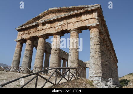 Calatafimi Segesta, Italien - 1. Juli 2016: Die dorischen Tempel im archäologischen Park der antiken Stadt Segesta Stockfoto