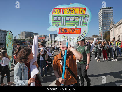 Demonstranten nehmen an einem Protest von Stop Climate Chaos Koalition in Dublin, Irland organisiert. Stockfoto