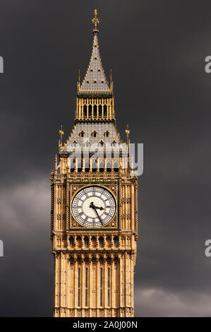 Elizabeth Tower, das Parlament, die Häuser der Wecker ist im Volksmund als "Big Ben" der Palast von Westminster ist der Treffpunkt der Haus wissen Stockfoto