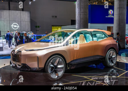 FRANKFURT, Deutschland - September 2019: Pink Sand BMW INEXT Konzept Elektroauto, Iaa Auto Ausstellung. Stockfoto