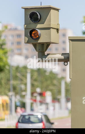 Radar Control mit einer stationären Geschwindigkeitsüberwachung. Stockfoto