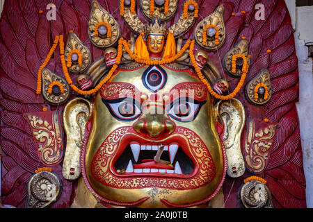 Maske von Swet Bhairav setzen auf dem Display während Indra Jatra Festival Stockfoto