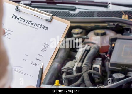 Angebot für die jährliche Inspektion eines Autos in deutscher Sprache Stockfoto