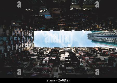 Hong Kong City Residenzen. Low Angle View Bild von einem überfüllten Wohnhaus in Gemeinschaft in Quarry Bay, Hong Kong. Asiatische Tourismus, moderne ci Stockfoto