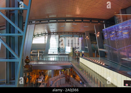 DOHA, Qatar-17 Jun 2019 - Ansicht von der Anschlußklemme am Hamad International Airport (DOH) Eröffnet im Jahr 2014, als der neue internationale Flughafen in Doha. Stockfoto