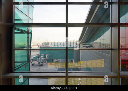 DOHA, Qatar-17 Jun 2019 - Ansicht von der Anschlußklemme am Hamad International Airport (DOH) Eröffnet im Jahr 2014, als der neue internationale Flughafen in Doha. Stockfoto