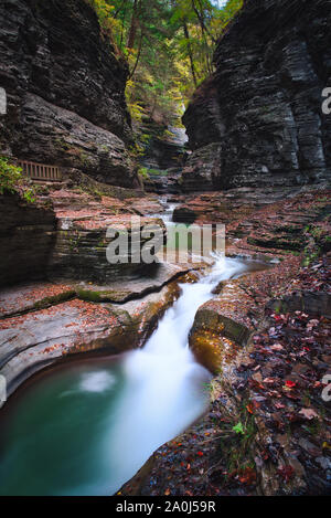 Foto der Watkins Glen Park Wasserfall in langen Belichtung Stockfoto