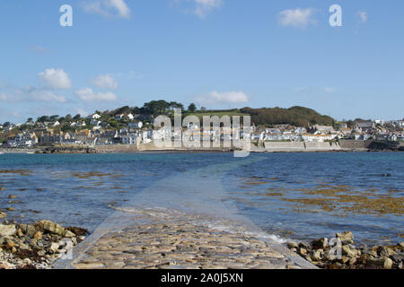 Marazion und Causeway gesehen von St Michael's Mount Stockfoto