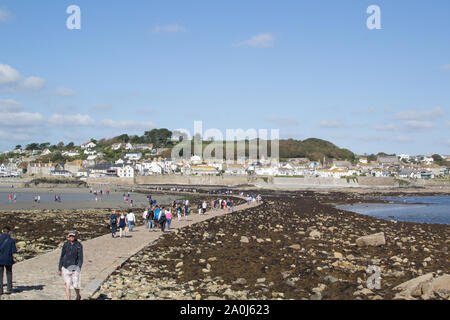 Marazion und Causeway gesehen von St Michael's Mount Stockfoto