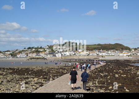 Marazion und Causeway gesehen von St Michael's Mount Stockfoto