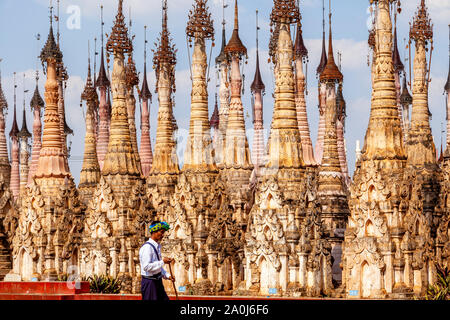 Ein Mann von der Pa'O ethnische Gruppe Am Kakku Pagode Festival, Taunggyi, Shan Staat, Myanmar. Stockfoto