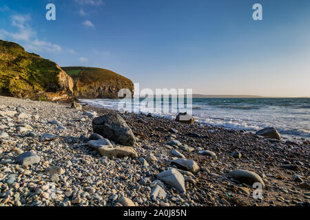 Blick auf den Strand bei Druidston Oase in Pembrokeshire. Stockfoto