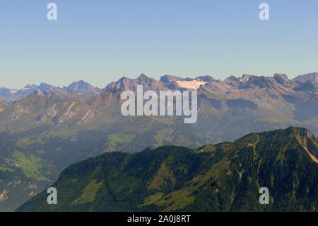 Schweiz: Blick vom Pilatus Peak über die Schweizer Alpen bis zu den Finsterahorn und Gletscher Stockfoto