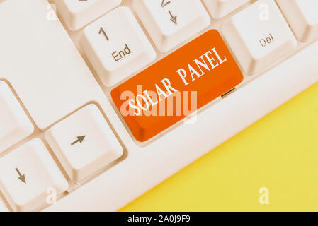Wort schreiben Text Solar Panel. Business Foto präsentiert, die Sonnenstrahlen Quelle von Energie erzeugenden Weiß pc-Tastatur mit leeren Hinweis pa aufnehmen Stockfoto