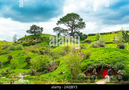 MATAMATA, NEUSEELAND - 10. OKTOBER 2018: Landschaft des Hobbiton Movie Set Stockfoto