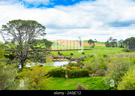 MATAMATA, NEUSEELAND - 10. OKTOBER 2018: Landschaft des Hobbiton Movie Set Stockfoto