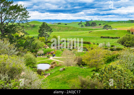 MATAMATA, NEUSEELAND - 10. OKTOBER 2018: Landschaft des Hobbiton Movie Set Stockfoto