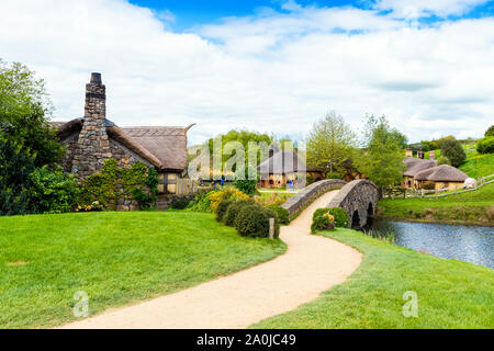 MATAMATA, NEUSEELAND - 10. OKTOBER 2018: Seeblick in Hobbiton Movie set Stockfoto