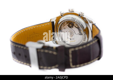 Saint-Imier, Schweiz, 15. September 2019 - Der Männer Longines Master Collection Automatische Datum Chronograph Krokodil Lederband Armbanduhr, Braun/Weiß Stockfoto