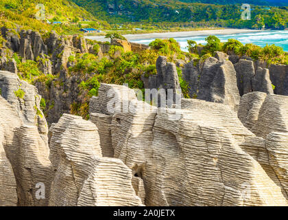 Blick auf die Pancake Rocks in Punakaiki, Südinsel, Neuseeland Stockfoto