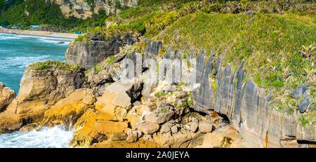 Blick auf die Pancake Rocks in Punakaiki, Südinsel, Neuseeland Stockfoto