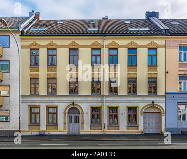 TRONDHEIM, Norwegen - 07 September, 2019: Die vorderen faceade eines alten Gebäudes, dass sieht aus, als ob es vor kurzem renoviert wurde. Stockfoto
