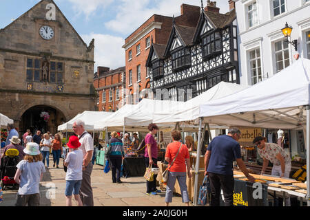 Marktstände auf dem Platz, Shrewsbury, Shropshire, England, Großbritannien Stockfoto