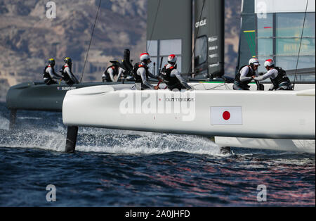 Japan SailGP Team mit Skipper von Nathan Outteridge in Aktion neben Australien SailGP Team mit Skipper von Tom Slingsby im zweiten Rennen. Renntag 1. Die endgültige SailGP Ereignis der Saison 1 in Marseille, Frankreich. Stockfoto