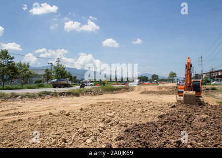 Chiangmai, Thailand - 16. September 2019: Bau der neuen Straße Nr. 121 außerhalb der Ringstraße von Chiang Mai City. Stockfoto