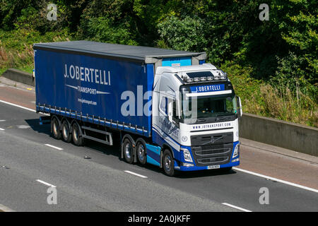 Lancaster, Großbritannien. 20 Sep, 2019. Autobahn schwerer Güter-LKW, Spedition, Lkw, Transport, Lastwagen, spezieller Fracht, Fahrzeug, Lieferung, Transport, Industrie, Fracht auf der M6 an der Lancaster, UK Credit: MediaWorldImages/Alamy leben Nachrichten Stockfoto