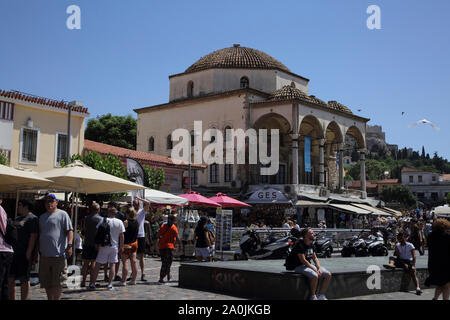 Athen Monastiraki Platz - Plateia Monastirakiou ehemalige Tzistarakis Moschee in 1759 jetzt Gehäuse Der kyriazopoulos folk Keramik Museum gebaut Stockfoto