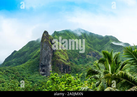 Berglandschaft der Insel Raiatea, Französisch-Polynesien Stockfoto