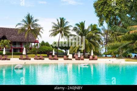 TAHITI, Französisch-polynesien - September 18, 2018: Pool am Meer. Kopieren Sie Platz für Text Stockfoto