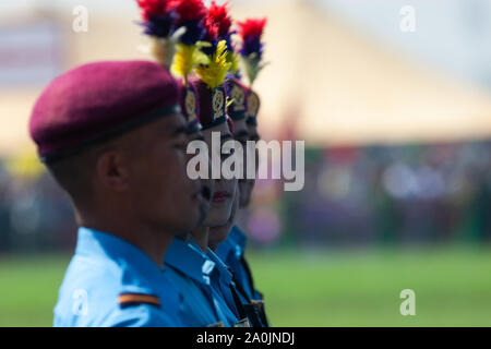 Kathmandu, Nepal. 20 Sep, 2019. Die nepalesische Polizei nimmt teil an einer Parade der Tag der Verfassung in Kathmandu, Nepal September 20, 2019 zu markieren. (Foto durch Prabin Ranabhat/Pacific Press) Quelle: Pacific Press Agency/Alamy leben Nachrichten Stockfoto