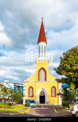 TAHITI, Französisch-polynesien - 18. SEPTEMBER 2018: die Kathedrale der Unbefleckten Empfängnis der Seligen Jungfrau Maria. Vertikale Stockfoto
