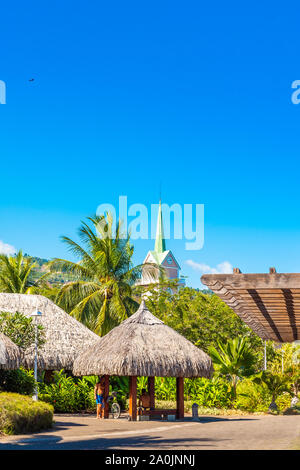 TAHITI, Französisch-polynesien - September 18, 2018: Pavillon an der Küste der Insel. Vertikale Stockfoto