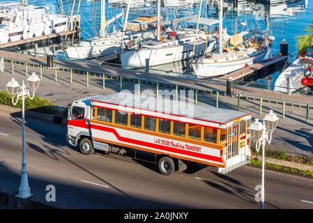 TAHITI, Französisch-polynesien - September 18, 2018: Stadtbus auf der Promenade Stockfoto