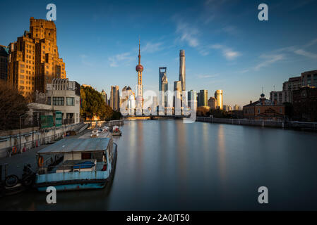 Die Wolkenkratzer von Pudong in Shanghai, China. Stockfoto