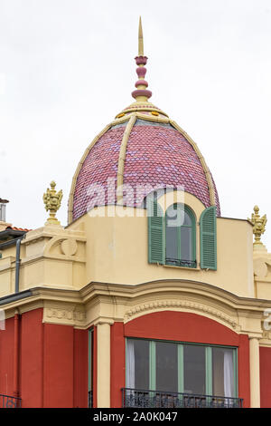 Bunte Kuppel in Gebäude in Nizza Frankreich Stockfoto