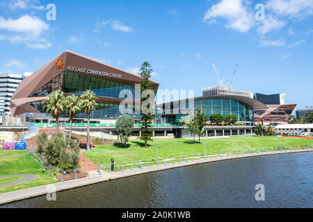 Adelaide, Australien - 16. März 2017. Am Fluss in Adelaide, Adelaide Convention Centre. Dies war der erste Zweck gebauten Convention Center Stockfoto