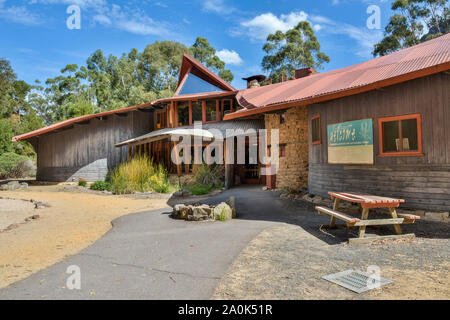 Halls Gap, Victoria, Australien - 5. März 2017. Außenansicht des Brambuk Cultural Centre in Halls Gap, VIC. Stockfoto