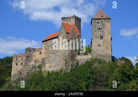 Grenzstadt Hardegg im Waldviertel, Österreich, an der Thaya gegenüber dem tschechischen Thaya-Nationalpark Cizov, im Sterben Stockfoto