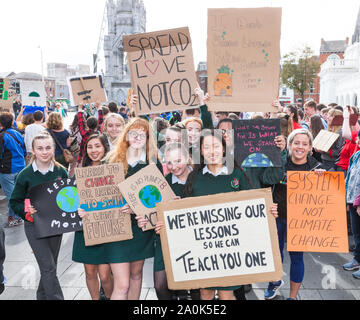 Die Stadt Cork, Cork, Irland. 20. September 2019. Studenten aus St. Alysious Schule in Cork, die an der 20 globalen Klima Streik, der in Cork, Irland abgehalten wurde. Quelle: David Creedon/Alamy leben Nachrichten Stockfoto